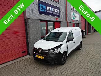 krockskadad bil bedrijf Renault Express 1.5 dCi 75 Comfort airco nieuwmodel 2021/6