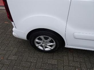 Peugeot Partner 120 1.6 BlueHDi 75 L1 Première navi airco picture 22