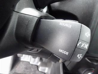 Renault Express 1.3 TCe 100 Comfort benzine uitvoering airco uniek picture 18