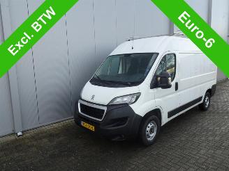 Auto incidentate Peugeot Boxer 335 2.2 BlueHDi 140 L2H2 Premium LET OP 1 E VERSNELING STUK WEL GEWOON RIJDBAAR !!!!!! 2020/8