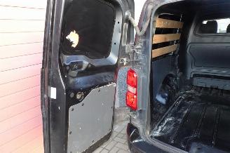 Peugeot Expert 231L 2.0 BlueHDI 120 DC Premium LET OP 1 E VERSNELING STUK WEL GEWOON RIJDBAAR !!!!!!!!!!!! picture 23