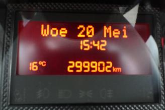 Peugeot Boxer 330 2.2 BlueHDi 120 L2H1 Premium airco picture 28