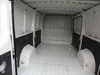 Peugeot Boxer 330 2.2 HDI L2H1 XT 3 zits airco picture 11