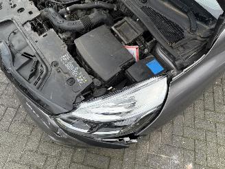 Renault Clio 0.9 TCe Authentique  Hatchback 5-dr. picture 11