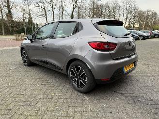 Avarii autoturisme Renault Clio 0.9 TCe Authentique  Hatchback 5-dr. 2013/12