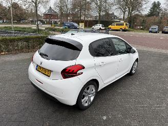 Peugeot 208 1.2 PureTech Signature NAVIGATIE picture 32