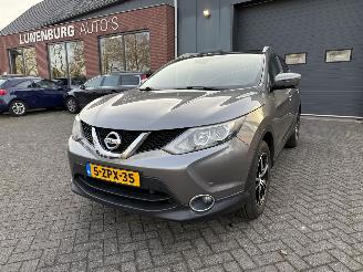 damaged passenger cars Nissan Qashqai 1.2 Connect Edition (SUV 5-dr.) 2015/2