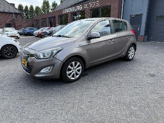 uszkodzony samochody osobowe Hyundai I-20 1.2i i-Deal (Hatchback 5-dr.) 2013/5