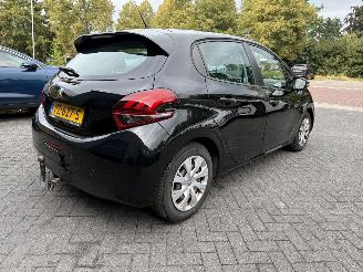 Damaged car Peugeot 208 1.6 BlueHDi Active (Hatchback 5-dr.) 2017/10