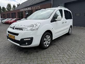 damaged passenger cars Citroën Berlingo 1.2 PureTech Feel (MPV 5-dr.) 2017/11