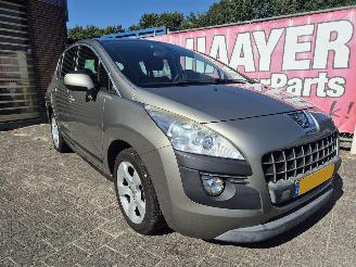 Vaurioauto  passenger cars Peugeot 3008 1.6 vti blue lease 2011/10