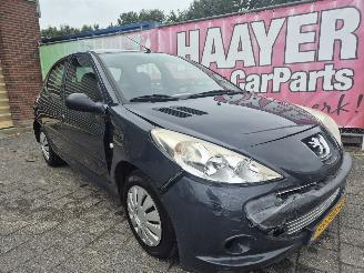 krockskadad bil auto Peugeot 206+ 1.4 Miiesim 200 2011/1
