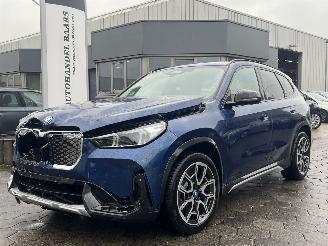 krockskadad bil auto BMW iX1 xDrive30 306PK Launch Edition 67 kWh 2024/1