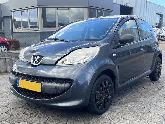 uszkodzony samochody osobowe Peugeot 107 1.0-12V XR 2009/2