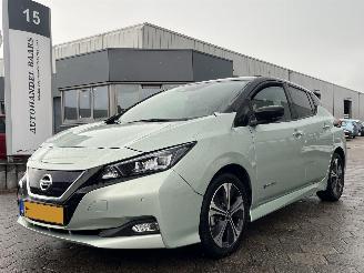 damaged passenger cars Nissan Leaf Tekna 40 kWh 2020/3