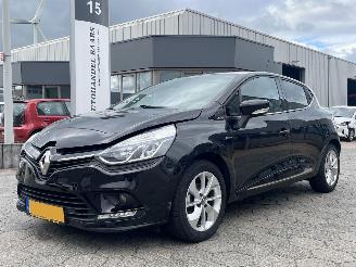 skadebil auto Renault Clio 0.9 TCe Limited 2016/11