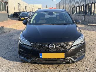 Opel Astra Sports Tourer 1.2 Edition picture 2