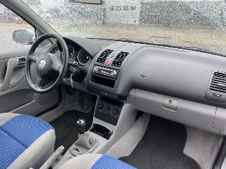 Volkswagen Polo 1.4-16V Trendline picture 13