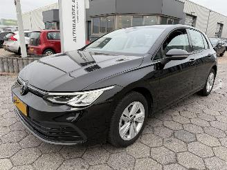 Schadeauto Volkswagen Golf 1.0 eTSI Life Business 2024/2