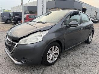 Schadeauto Peugeot 208 1.4 VTi Active 2015/6