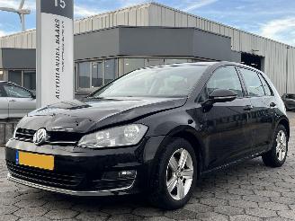 damaged passenger cars Volkswagen Golf 1.2 TSI Highline 2013/4