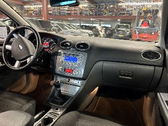 Ford Focus 1.8 Limited picture 11