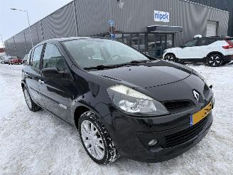 Renault Clio 1.6-16V INITIALE PARIS  PANO picture 3