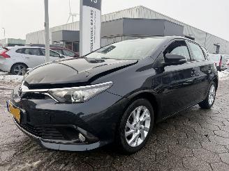 Unfallwagen Toyota Auris 1.2T Aspiration 2015/6