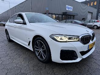 skadebil auto BMW 5-serie 520i High Executive Edition 2021/1
