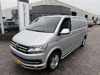 krockskadad bil bedrijf Volkswagen Transporter 2.0 TDI  L2H3 Highline Automaat 204pk 2017/11