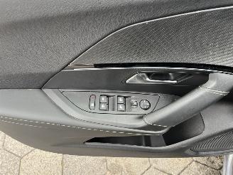 Peugeot e-2008 EV GT 50 kWh picture 14