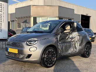 skadebil auto Fiat 500E La Prima 42 kWh AUTOMAAT 2020/12