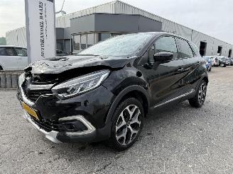 Damaged car Renault Captur Automaat 1.3 TCe Initiale Paris 2019/11