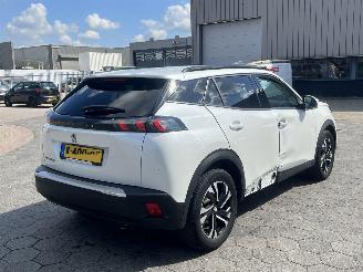 Peugeot e-2008 EV Allure 50 kWh picture 4