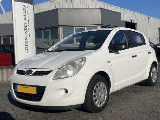 damaged passenger cars Hyundai I-20 1.2i Business Edition 2010/6