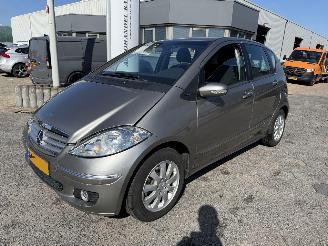 damaged passenger cars Mercedes A-klasse AUTOMAAT 170 Elegance 2005/9