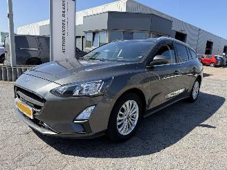 Damaged car Ford Focus Wagon 1.0 EcoBoost Active Business 2021/10