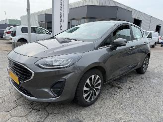 uszkodzony samochody osobowe Ford Fiesta 1.0 EcoBoost Hybrid Titanium 2022/10