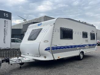 krockskadad bil caravan Hobby  De Luxe Easy incl voortent en luifel 2005/2