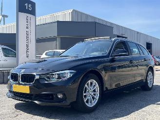 Unfallwagen BMW 3-serie Touring 318i High Executive 2019/3