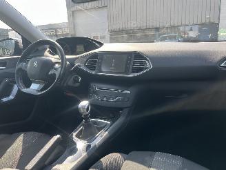 Peugeot 308 SW 1.6 BlueHDI Blue Lease Executive Pack picture 11