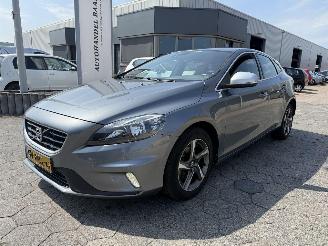damaged passenger cars Volvo V-40 2.0 D2 R-Design Business 2015/8