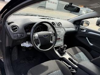Ford Mondeo 1.6-16V Trend picture 17