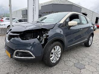 damaged passenger cars Renault Captur 0.9 TCe Expression 2015/3