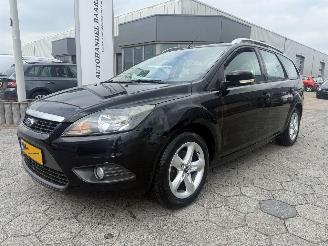 damaged passenger cars Ford Focus Wagon 1.6 Comfort 2010/6