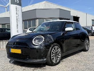 Avarii autoturisme Mini Cooper Cooper E Classic L 40.7 kWh PANO AUTOMAAT 2024/9