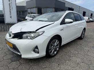 skadebil auto Toyota Auris Touring Sports 1.8 Hybrid AUTOMAAT 2013/10