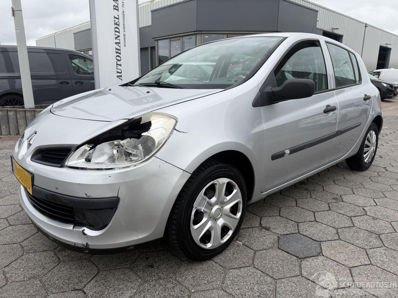 Renault Clio 1.2-16V Authentique
