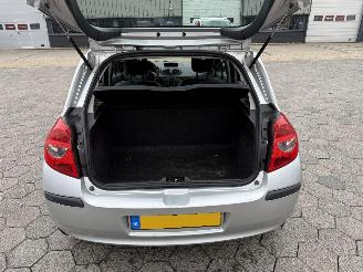 Renault Clio 1.2-16V Authentique picture 14