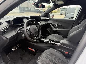 Peugeot e-2008 EV GT 54 kWh picture 14